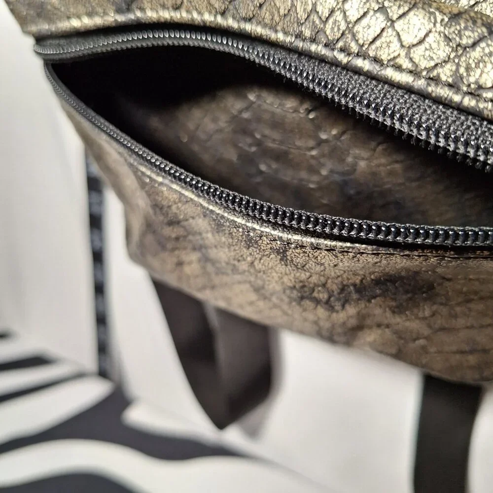Vibedration Hydration Backpack w/o bladder -Snake/Reptile-Skin-Like - Small Used